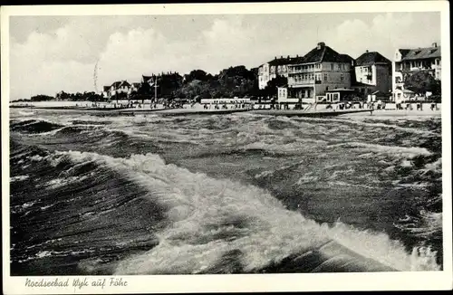 Ak Wyk auf Föhr in Nordfriesland, Blick übers Wasser zum Strand