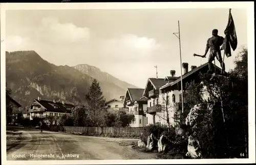 Ak Kochel am See in Oberbayern, Hauptstraße u. Jochberg, Denkmal