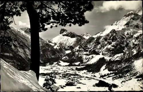 Ak Kandersteg Kt. Bern Schweiz, Panorama vom Ort und Gellihorn, Schneelandschaft