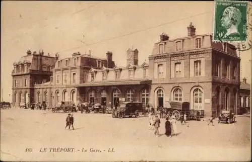 Ak Le Tréport Seine Maritime, La Gare, voitures