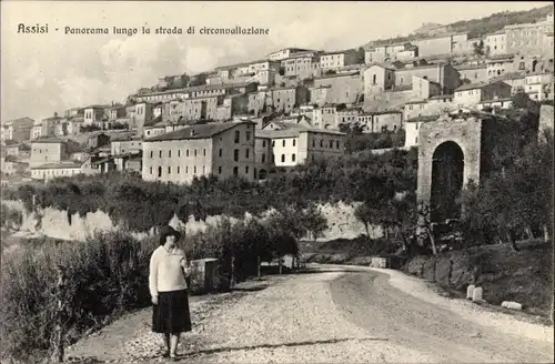 Ak Assisi Umbria, Panorama lungo la strada di circonvallazione, Blick auf den Ort