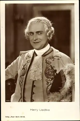 Ak Schauspieler Harry Liedtke, Portrait im Kostüm mit Federhut