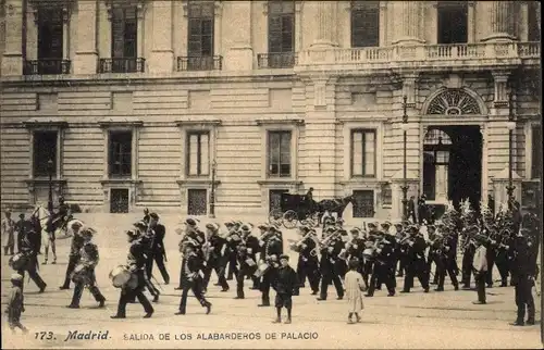 Ak Madrid Spanien, Salida de los Alabarderos de Palacio