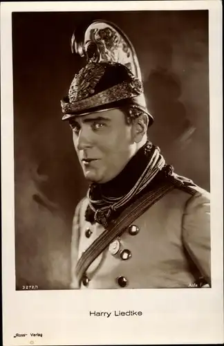 Ak Schauspieler Harry Liedtke, Portrait mit Helm und Uniform