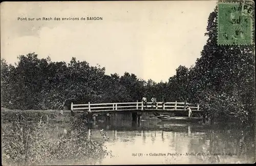 Ak Saigon Cochinchine Vietnam, Pont sur en Rach, Ruderboot