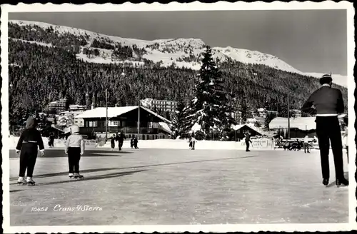 Ak Crans près Céligny Kt. Waadt Schweiz, Eisläufer auf dem zugefrorenen See