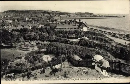 Ak Saint Helier Jersey Kanalinseln, Vue prise du Mont Patibulaire, Frauen mit Sonnenschirmen