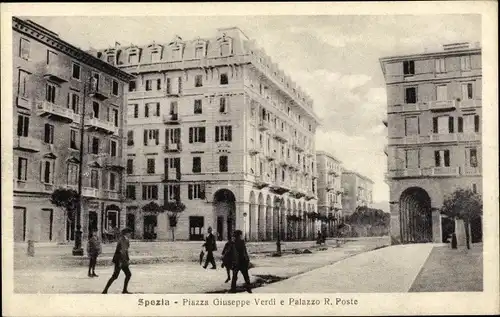 Ak La Spezia Liguria, Piazza Giuseppe Verdi e Palazzo R. Poste