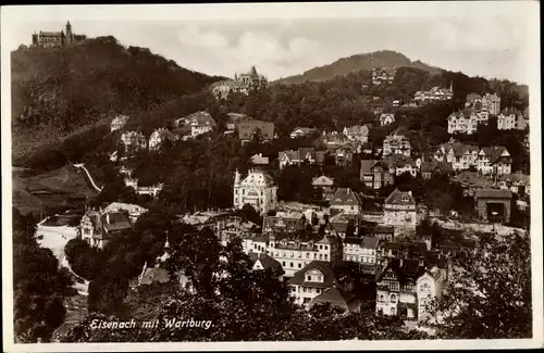 Ak Lutherstadt Eisenach in Thüringen, Blick über die Stadt auf die Wartburg