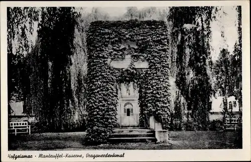 Ak Hofgeismar in Nordhessen, Manteuffel Kaserne, Dragonerdenkmal