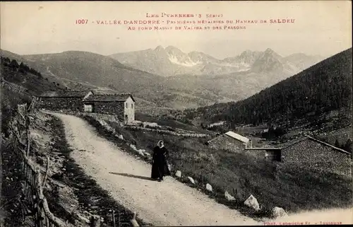 Ak Andorra, Prmeieres Metaires du Hameau de Saldeu, auf fond Massif de Valira et de Pessons