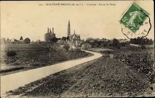 Ak Martigné Briand Maine et Loire, L'arrivée, Route de Doué