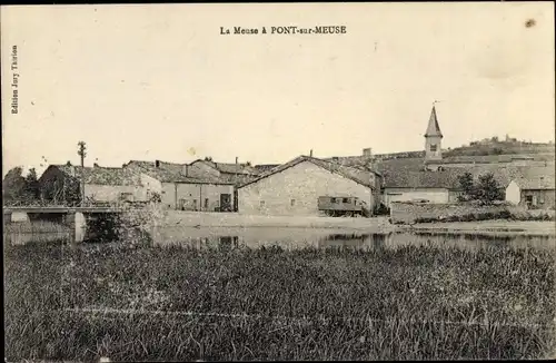 Ak Pont sur Meuse, La Meuse, maisons, eglise, Vue générale