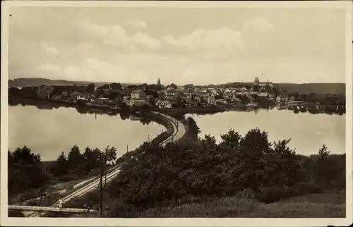 Ak Ratzeburg im Herzogtum Lauenburg, Totalansicht von Ort, Bahnstrecke