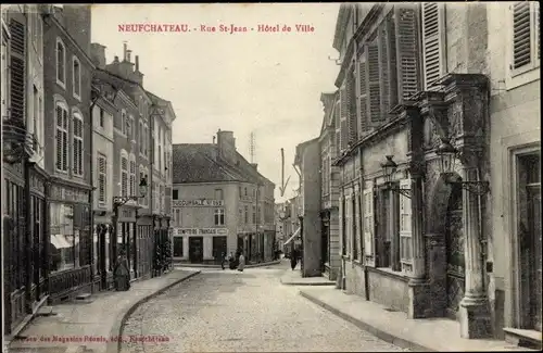 Ak Neufchâteau Lothringen Vosges, Rue St. Jean, Hotel de Ville