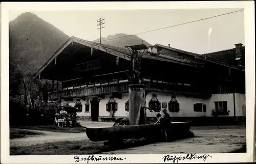 Foto Ak Ruhpolding in Oberbayern, Dorfbrunnen