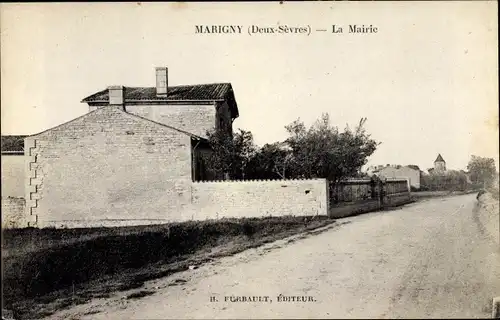 Ak Marigny Deux Sèvres, La Mairie, vue prise de la rue
