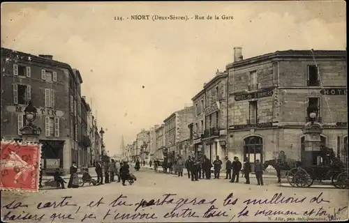 Ak Niort Deux Sèvres, Rue de la Gare, Hotel de l'Univers, Kutsche