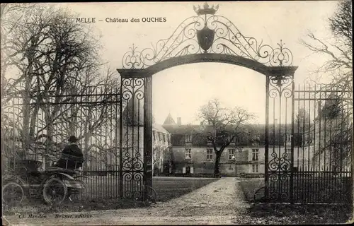 Ak Melle Deux Sèvres, Chateau des Ouches, porte, voiture