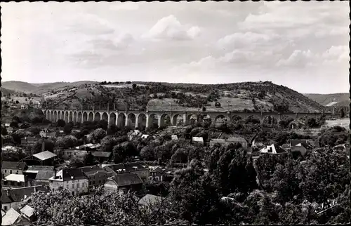 Ak Souillac Lot, Le Grand Viaduc, panorama, vue partielle de la ville