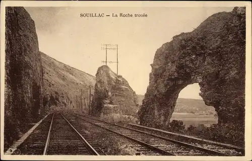 Ak Souillac Lot, La Roche trouée, voies ferrées