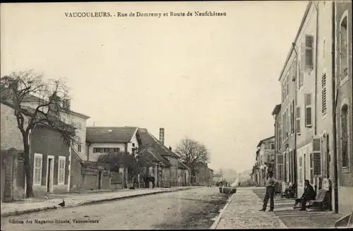 Ak Vaucouleurs Meuse, Rue de Domremy et Route de Neufchâteau