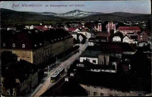 Ak Cieplice Śląskie Zdrój Bad Warmbrunn Riesengebirge Schlesien, Vogelschau, Schloss, Straßenbahn