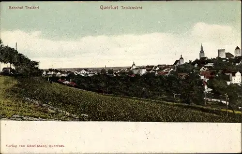 Ak Querfurt im Saalekreis, Bahnhof Thaldorf, Totalansicht des Dorfes