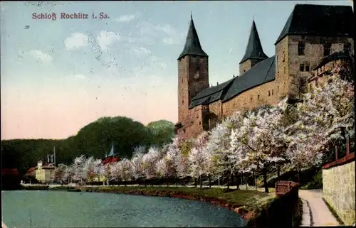 Ak Rochlitz an der Mulde, Schloss Rochlitz, Uferpartie, Baumblüte