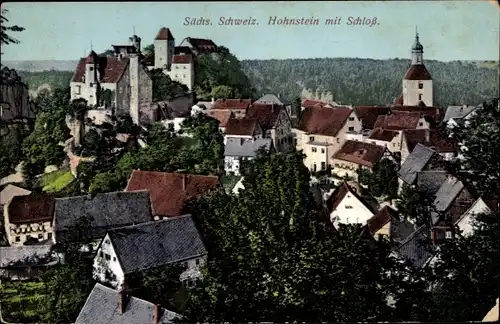 Ak Hohnstein in der Sächsischen Schweiz, Totalansicht der Ortschaft, Schloss