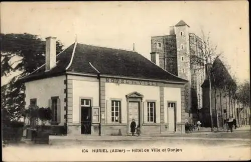 Ak Huriel Allier, Hotel du Ville et Donjon