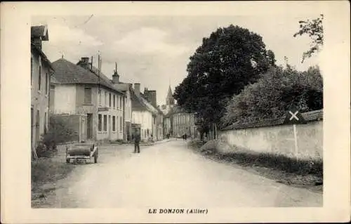 Ak Le Donjon Allier, une rue, pharmacie