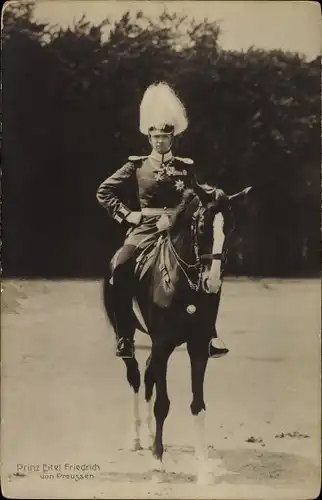 Ak Eitel Friedrich Prinz von Preussen, Portrait in Uniform auf einem Pferd