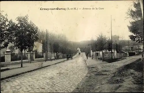 Ak Crouy sur Ourcq Seine et Marne, Avenue de la Gare, arbres