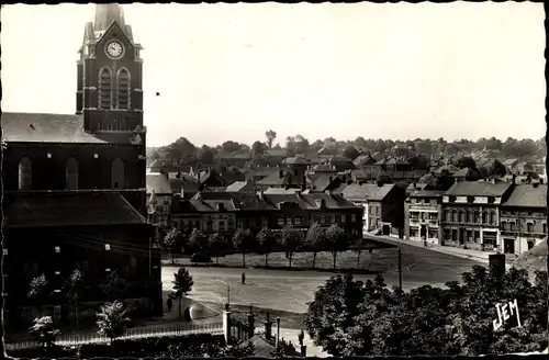 Ak Hautmont Nord, Vue sur la Place, eglise