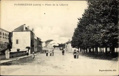 Ak Panissières Loire, Place de la Liberte