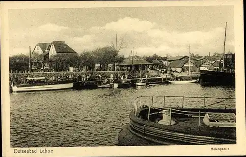 Ak Laboe Probstei in Schleswig Holstein, Hafenpartie, Boote, Häuser