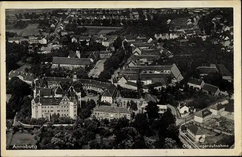 Ak Annaburg im Kreis Wittenberg, Blick auf den Ort, Schloss, Fliegeraufnahme