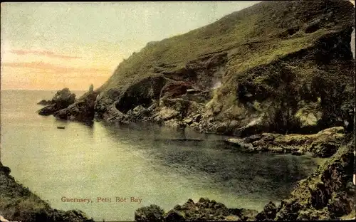 Ak Guernsey Kanalinseln, panoramic view of Petit Bot Bay, cliff line, sea