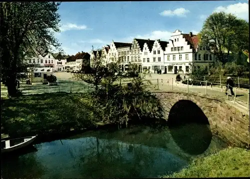 Ak Friedrichstadt an der Eider, Steinerne Brücke mit Giebelhäusern am Markt
