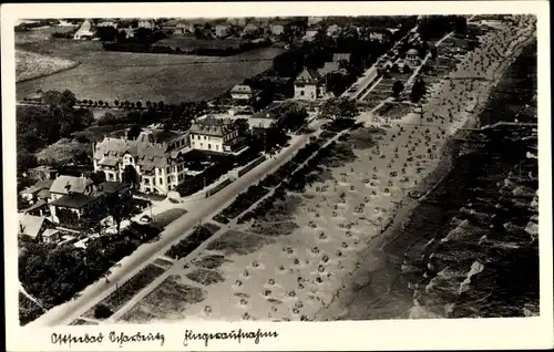 Ak Scharbeutz in Ostholstein, Strand mit Strandhalle, Fliegeraufnahme