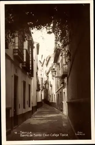 Ak Sevilla Andalusien Spanien, Barrio de Santa Cruz, Calleja Tipica