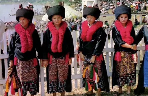 Ak Thailand, Thai Yao hill tribe, Mädchen in Volkstrachten