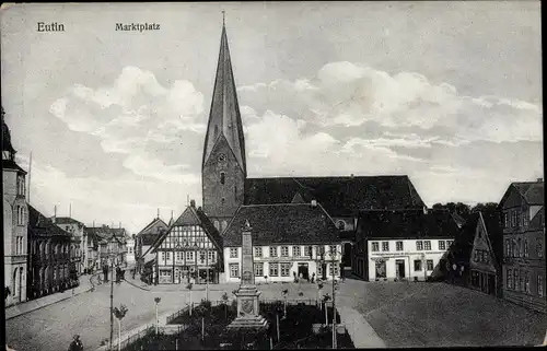 Ak Eutin in Ostholstein, Marktplatz, Kriegerdenkmal, Kirche