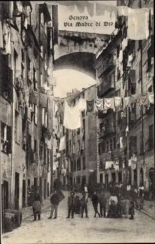 Ak Genova Genua Ligurien, Via Madre di Dio, Wäscheleinen, Brücke