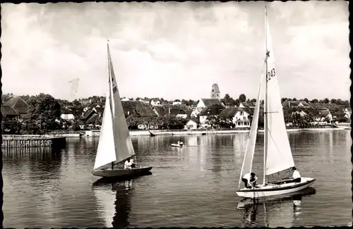 Ak Hagnau am Bodensee, Segelpartie, Ort im Hintergrund