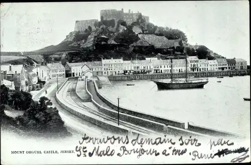 Ak Jersey Kanalinseln, Mount Orgueil Castle, Blick auf den Ort, Eisenbahnschienen
