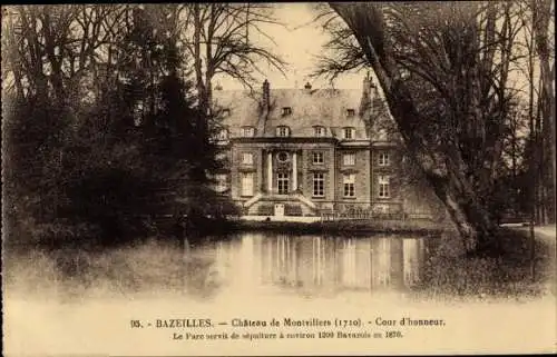 Ak Bazeilles Ardennes, Château de Montvillers, Cour d'honneur