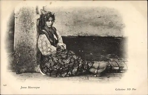 Ak Jeune Mauresque, sitzende junge Araberin, Maghreb