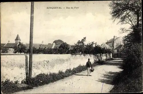 Ak Bouqueval Val d'Oise, Rue du Fort, soldat